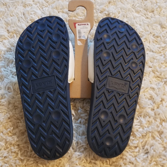 NWT LEVI'S slides - Picture 2 of 4